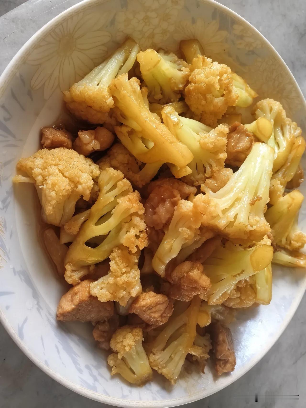 近日，我身染微恙，心境亦如蒙尘之镜，烦闷不堪。儿子得知这一情况后，于今日专程前来