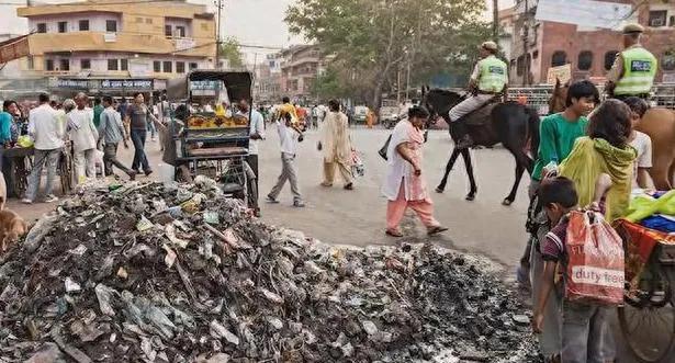外围斡旋完以后，就要开大了！三哥最近不吭气，是因为中东开战前一天老仙跑去小蚂蚁家
