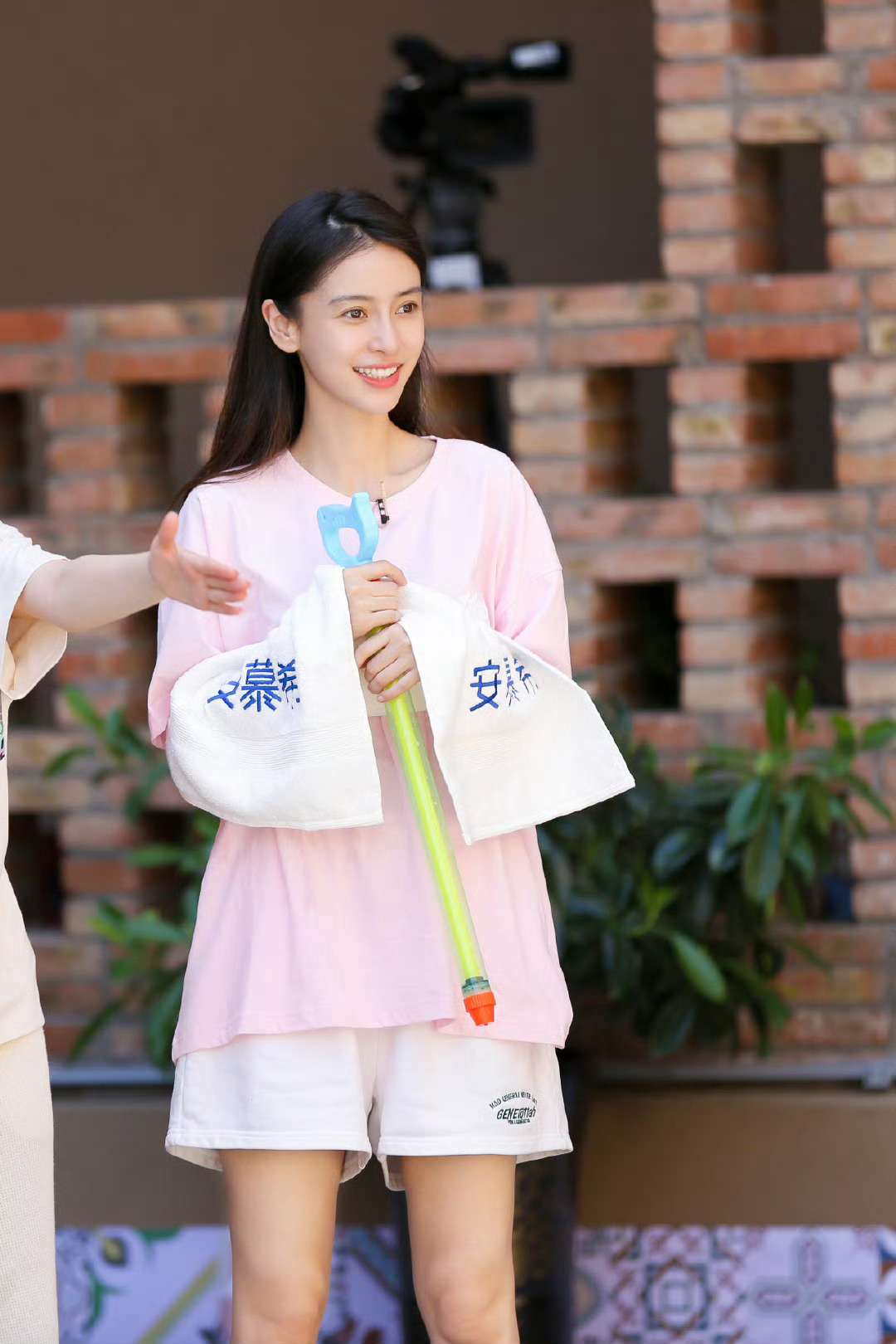 angelababy   杨颖 早上好呀!快来跟奶颖分享分享今天准备干什么