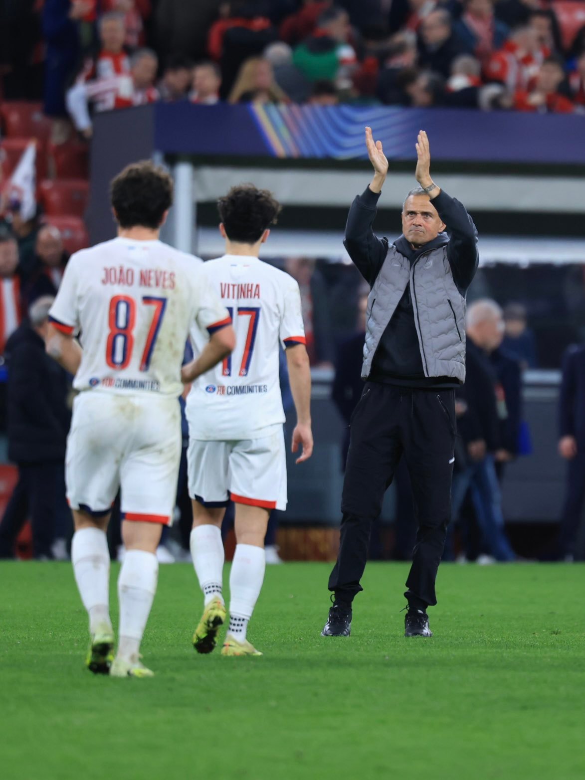 欧冠  圣马梅斯的遗憾之夜：巴黎虽憾平，西蒙成毕包最强屏障北京时间12月11日凌