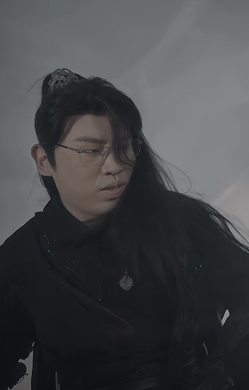 听泉鉴宝 徐志胜 泉哥，鉴宝界最会搞笑的，搞笑界最会鉴宝的，颜值这个赛道真不适合