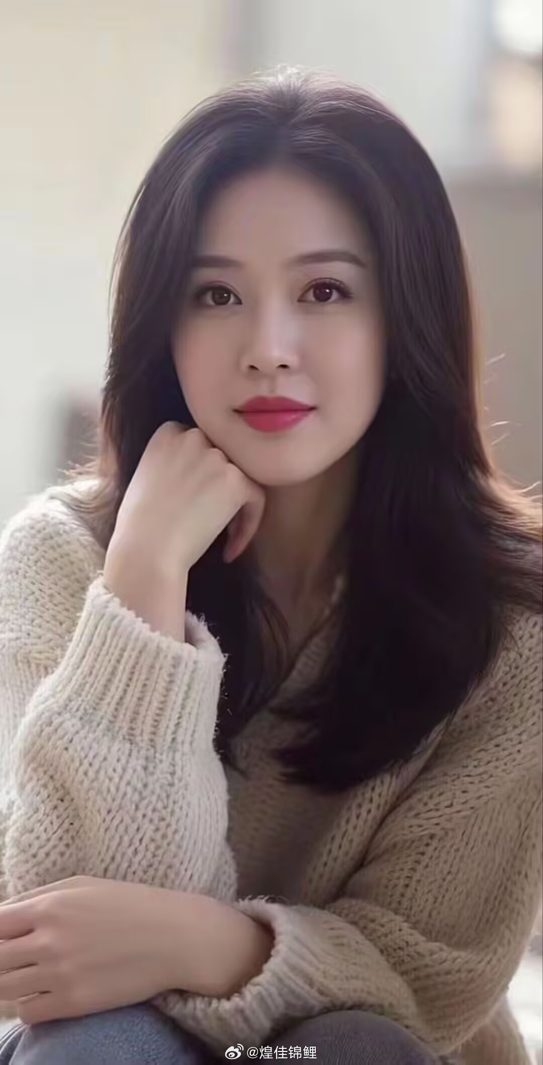 生命最深的慰藉，是遇见无需设防的灵魂。一个眼神就能接住所有情绪，才是荒芜人间里长