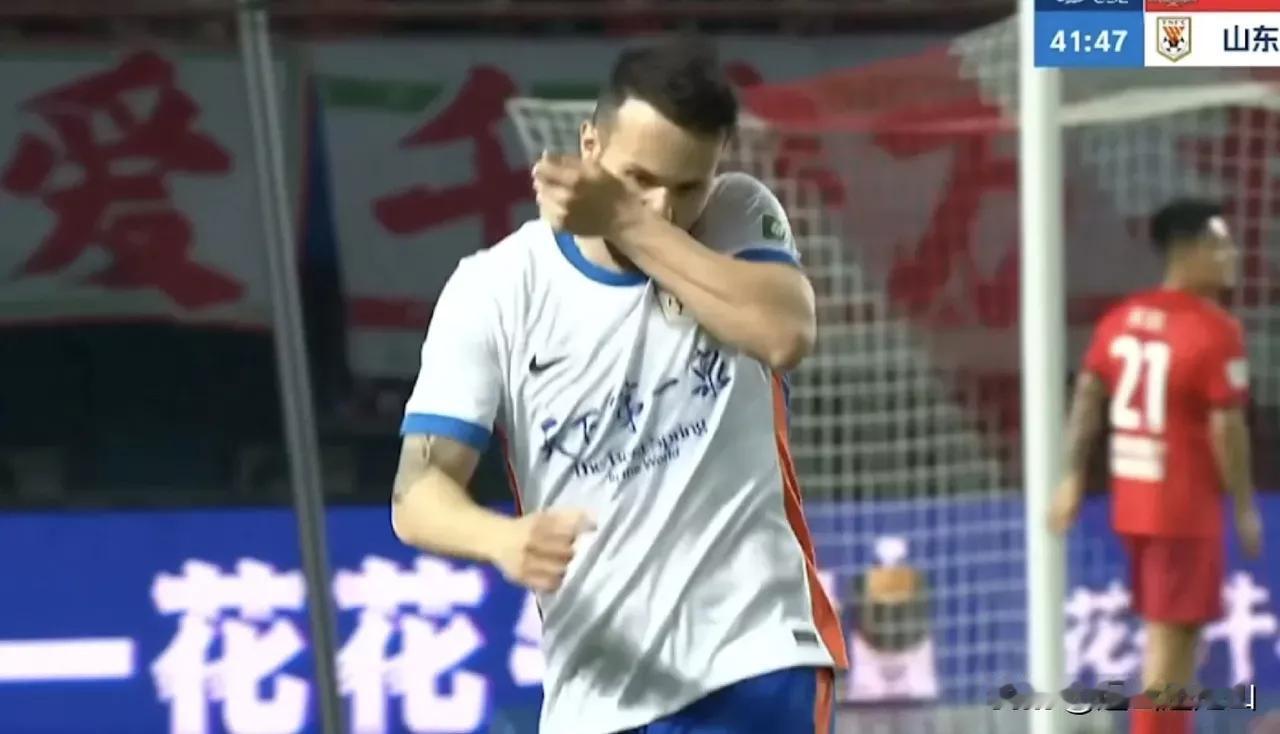 瓦科这进球可入选本轮五佳球了

山东泰山与河南队的比赛，都知道不好打。
河南队的