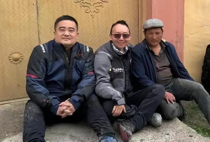 最近这两天，一条新闻在朋友圈里刷了屏。说的是今年6月，五个深圳摩友骑摩托车跑到新