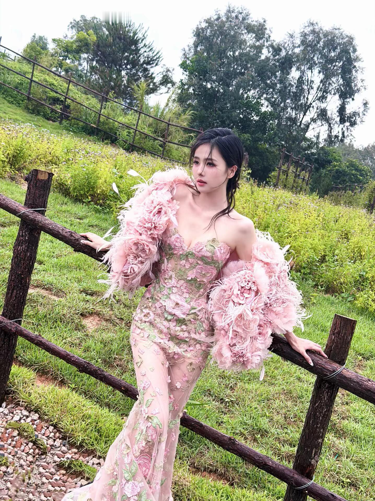 白鹿演绎Zuhair Murad 2026秋冬高级定制​​白鹿身穿Zuhair 