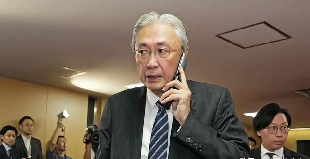 日本这下彻底尴尬了！一边拼命放软话想跟咱们缓和关系，一边被中国直接硬核制裁，示好