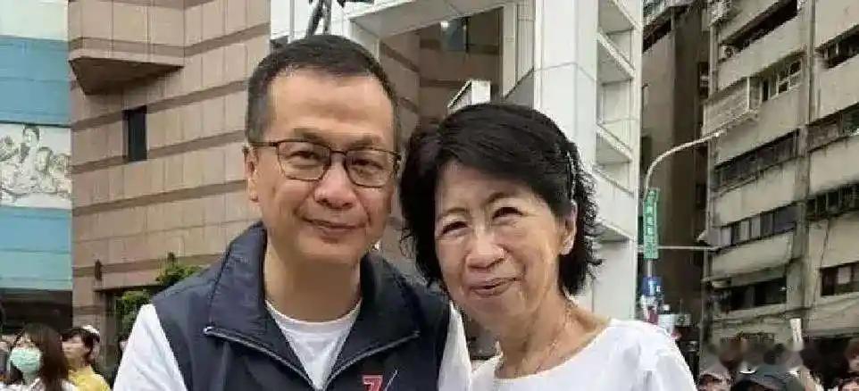 2300块人民币，在台湾能住几晚酒店？但在江浙沪，陈佩琪母子俩硬是撑了8晚！这就