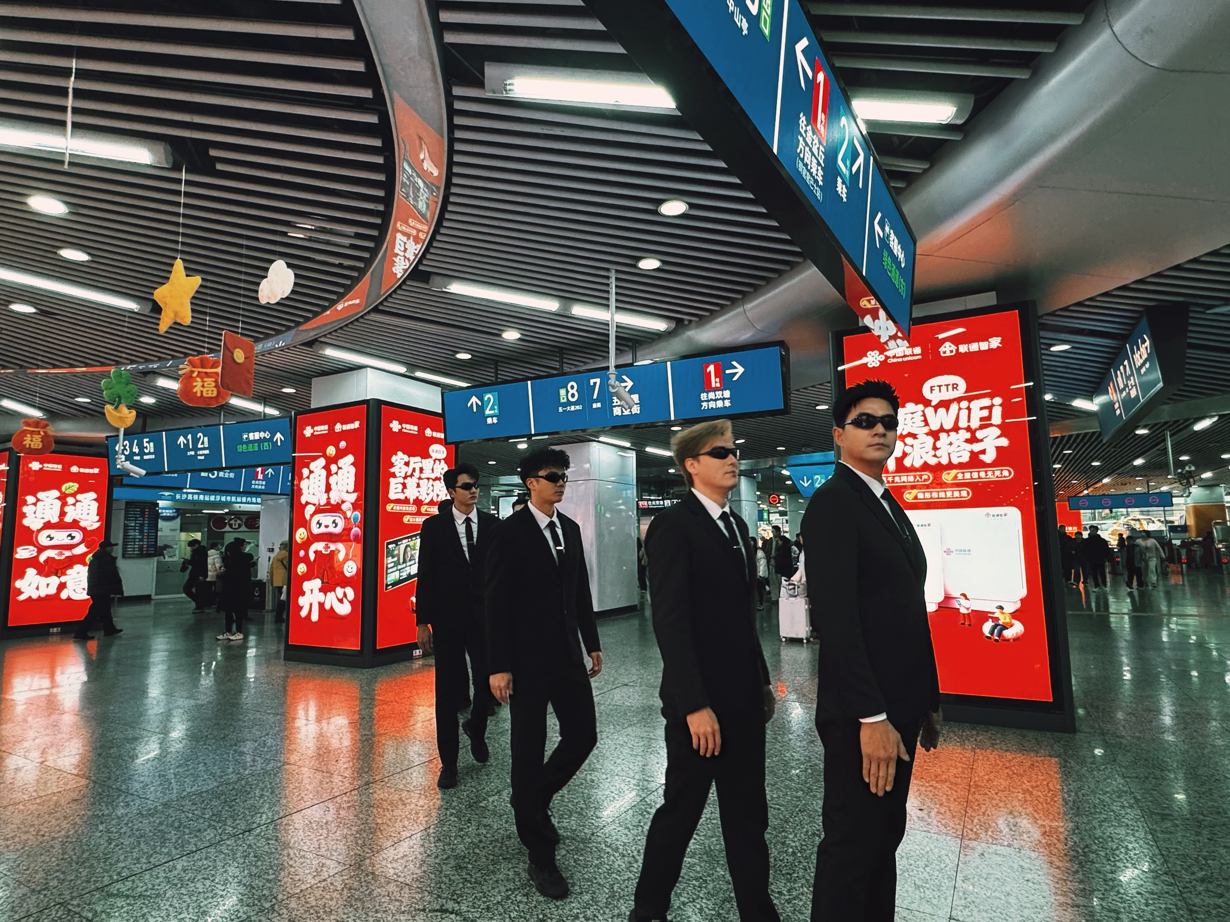 全员加速中猎人回老家过年了 年味真是越来越重了，在长沙偶遇猎人们回家过年了来长沙