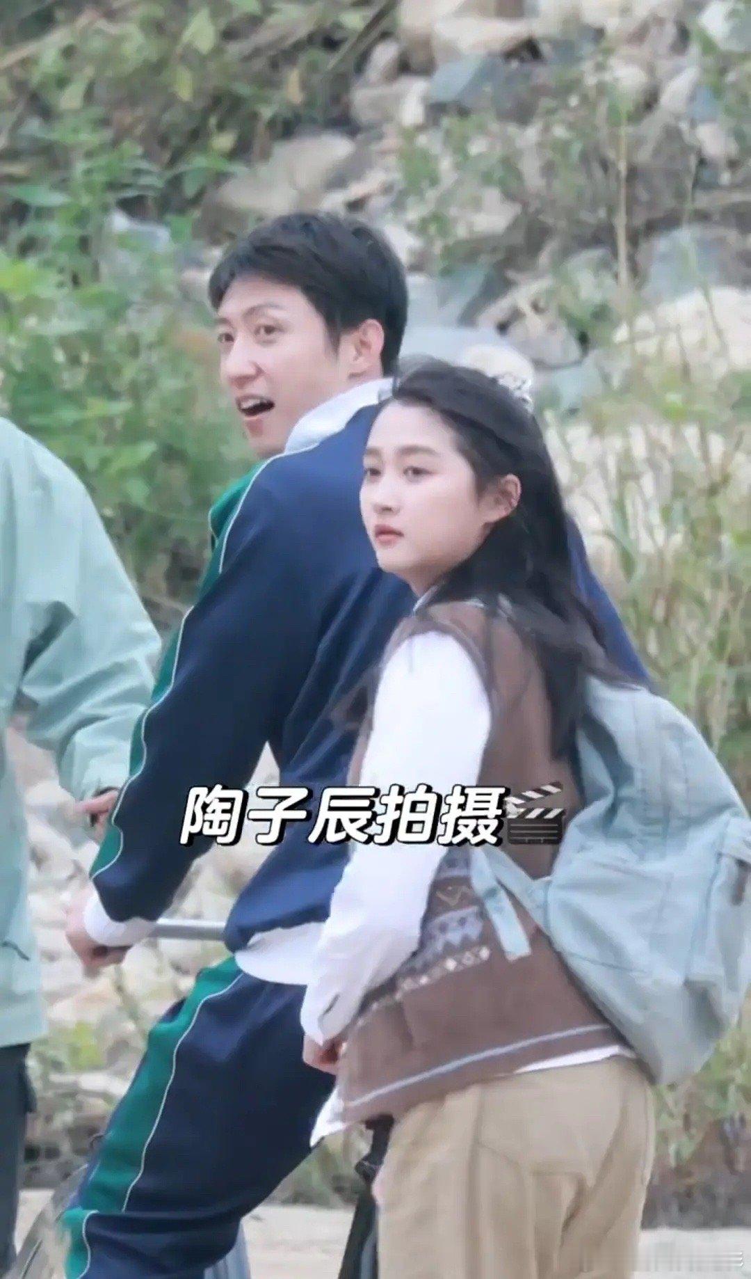 黄景瑜的素颜拍戏状态还可以啊[举手] ​​​