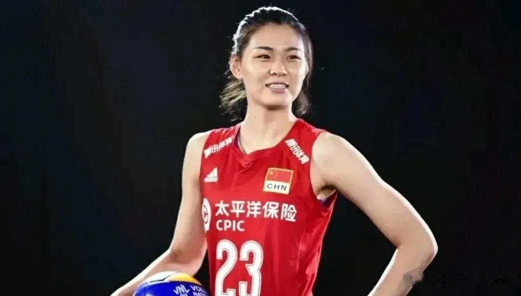 杜清清率先掉队，一队主攻逐渐明朗化。
现在女排一队正在北仑集训，备战奥运资格赛和