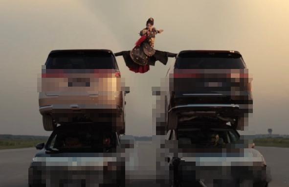 叠叠乐，一字马最近车企创意撞车有点频繁了大v聊车 ​​​