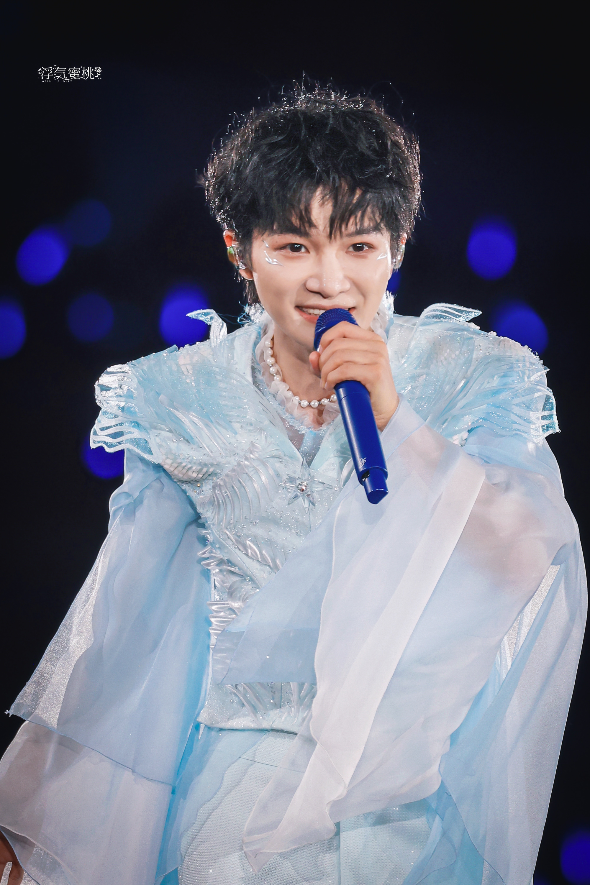 周深  一颗夜明珠💎📷 20260822 「深深的」 济南站 DAY1周深2