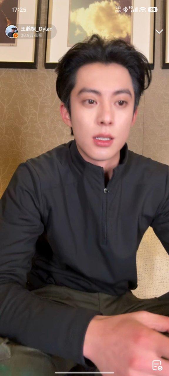 王鹤棣生日和宇宙爆闪团一起过王鹤棣提前生日直播 王鹤棣提前生日直播啦 