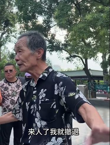 北京的王师傅轮滑舞蹈有错吗？
      王师傅和各地高手组合，近两个月的轮滑舞