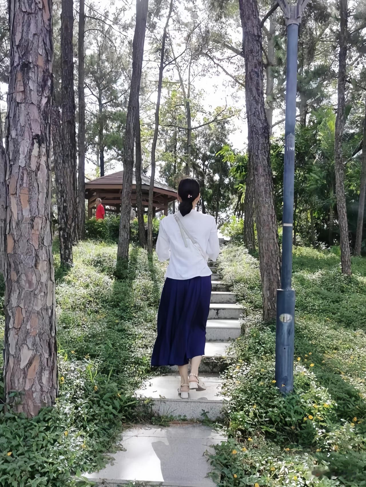 人这一辈子，
要闯这三关……

第一关，送父母终老，尽孝尽善，送别牵挂，从此世间