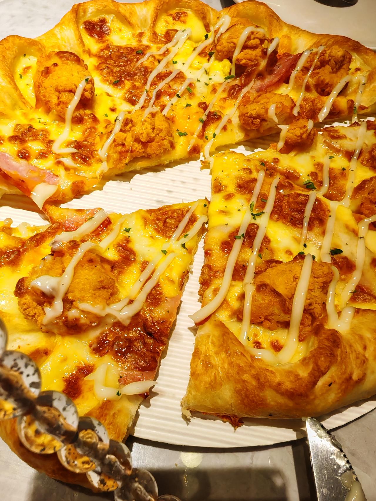 集卡领红包今天的晚餐，是在必胜客解决的。今天光谷世界城广场人太多了，必胜客都要排