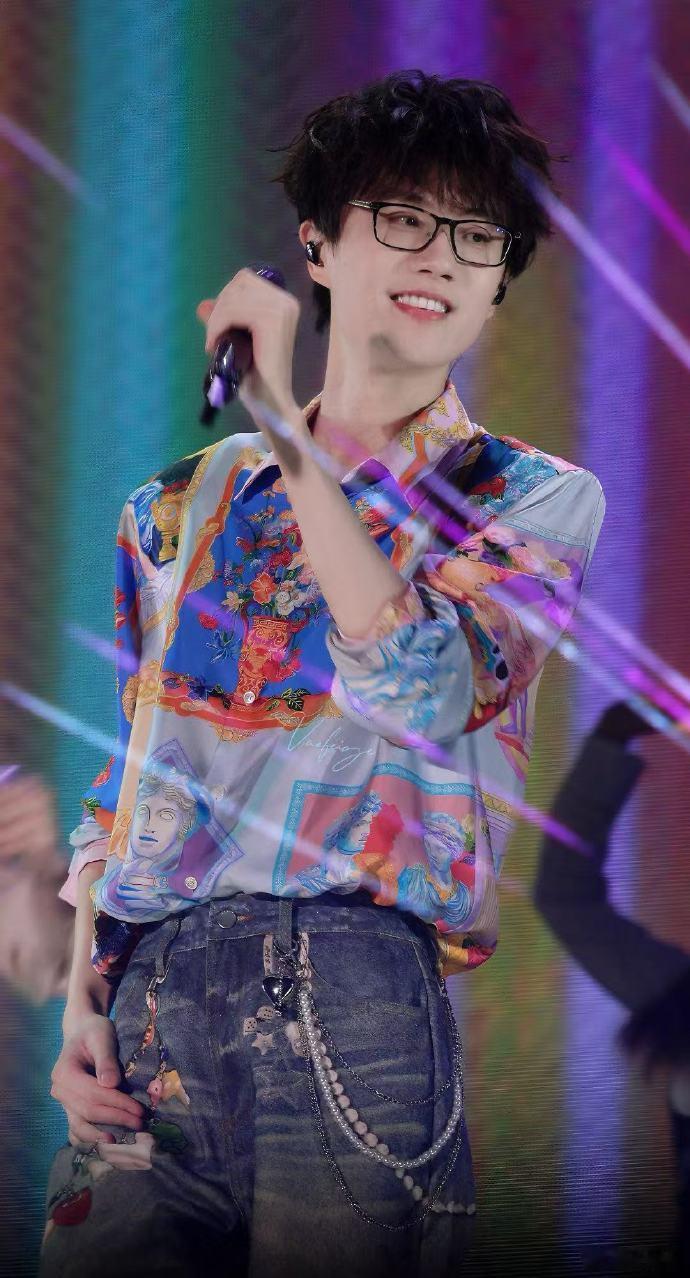 许嵩天津演唱会，巡演最北站！北方小伙伴别错过，一起赴约，现场感受他的独特魅力 ​