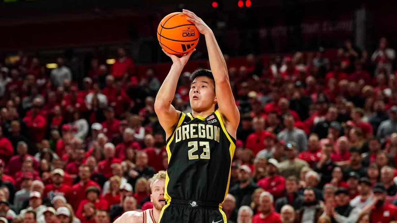 全美第8号种子内布拉斯加大学坐镇主场以90比55战胜了俄勒冈大学。本场比赛后，内