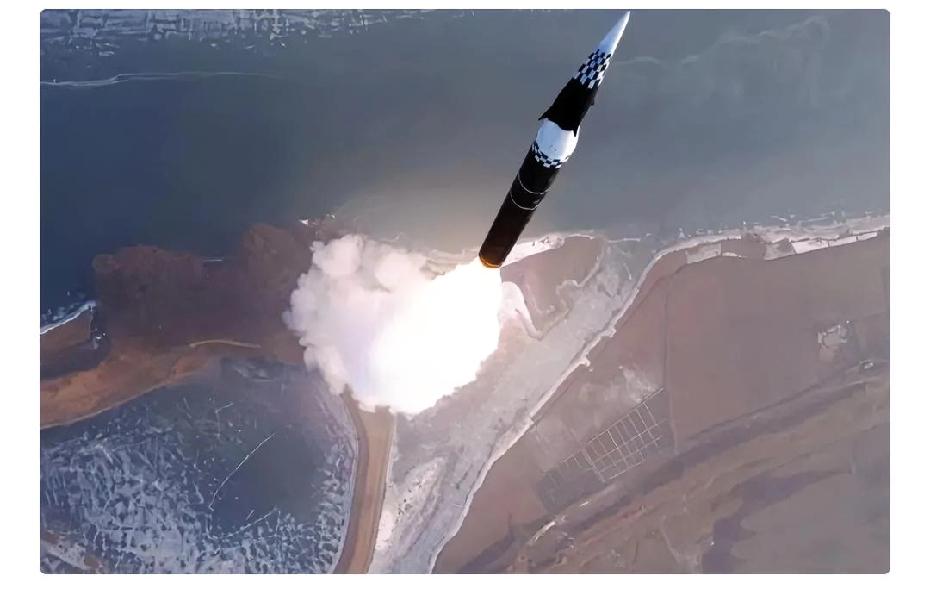 这边中东刚说要和谈，
那边朝鲜又动手了！

4月8日，朝鲜向东部海域发射一枚不明