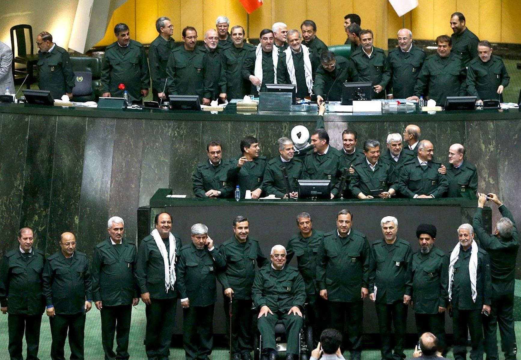 “伊朗去谈判咋了？ ”“人家思路没问题，要不你让伊朗怎么办？”“该谈谈该打打，你