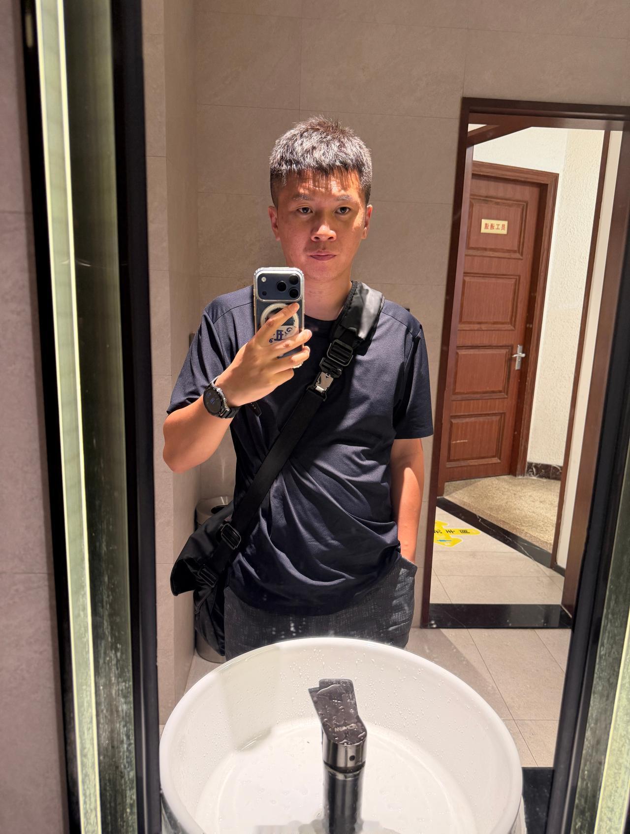 真想像40 的？？？[允悲][允悲]我。。。。。是不是真该听媳妇的健身一下？？？