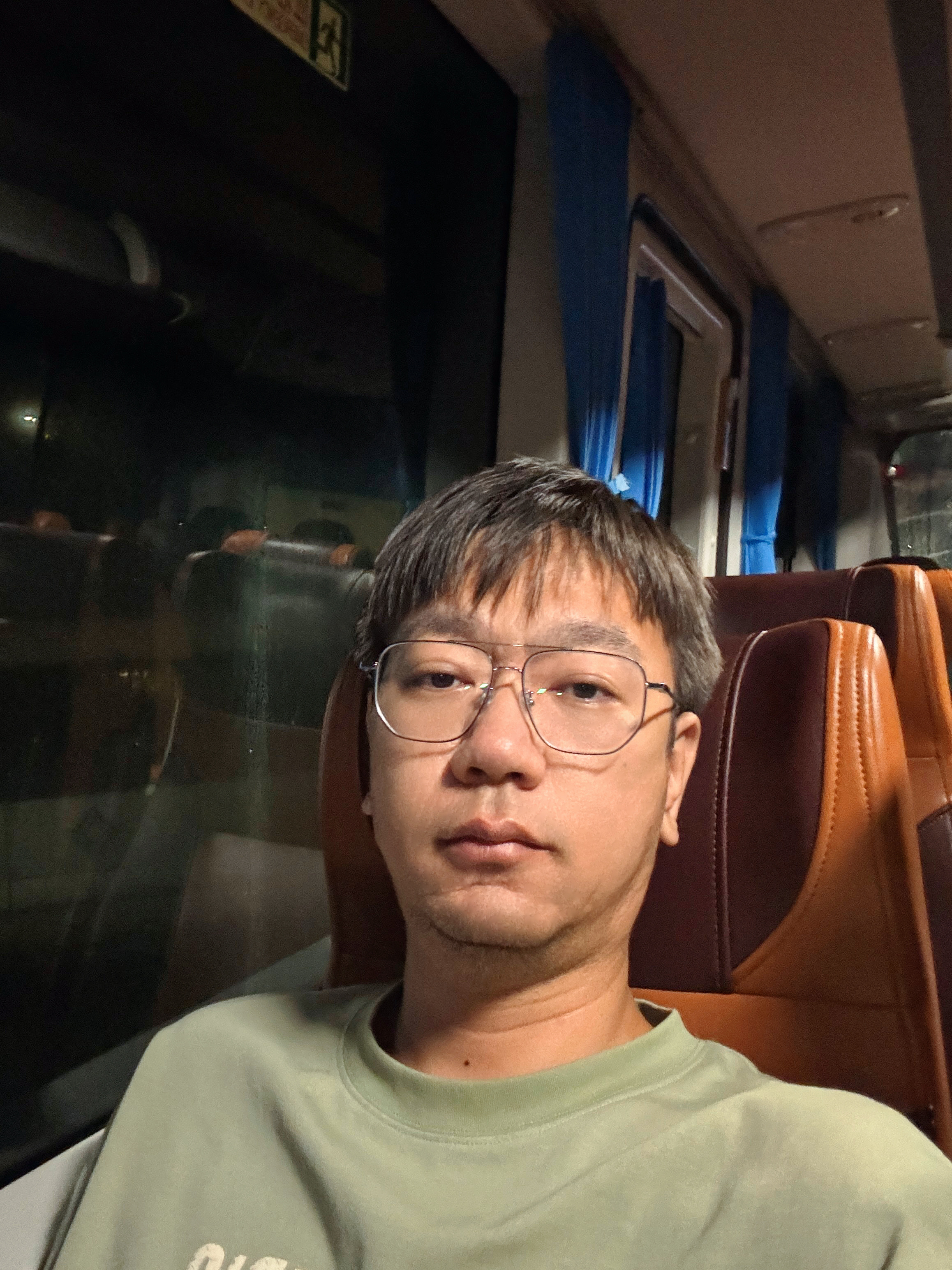 早，现在赶去机场！ 