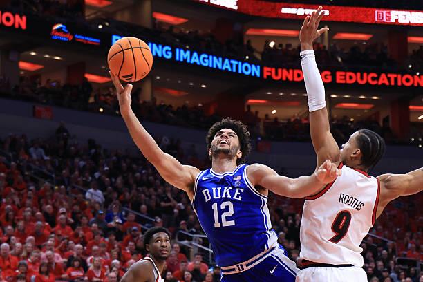 全美第6号种子杜克大学以84比73战胜了主场作战的全美第20号种子路易维尔大学、