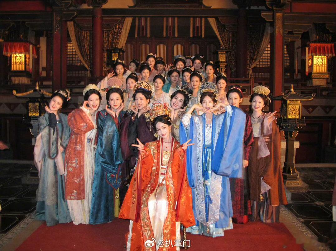 李一桐金枝杀青照没有陈星旭 李一桐金枝杀青晒照 李一桐、陈星旭主演的电视剧《金枝