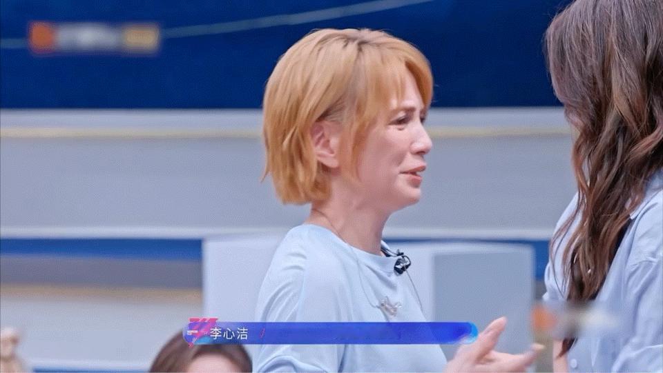 李小冉让李心洁不要紧张李小冉给李心洁减压谁能不羡慕李心洁拥有李小冉这般贴心挚友，