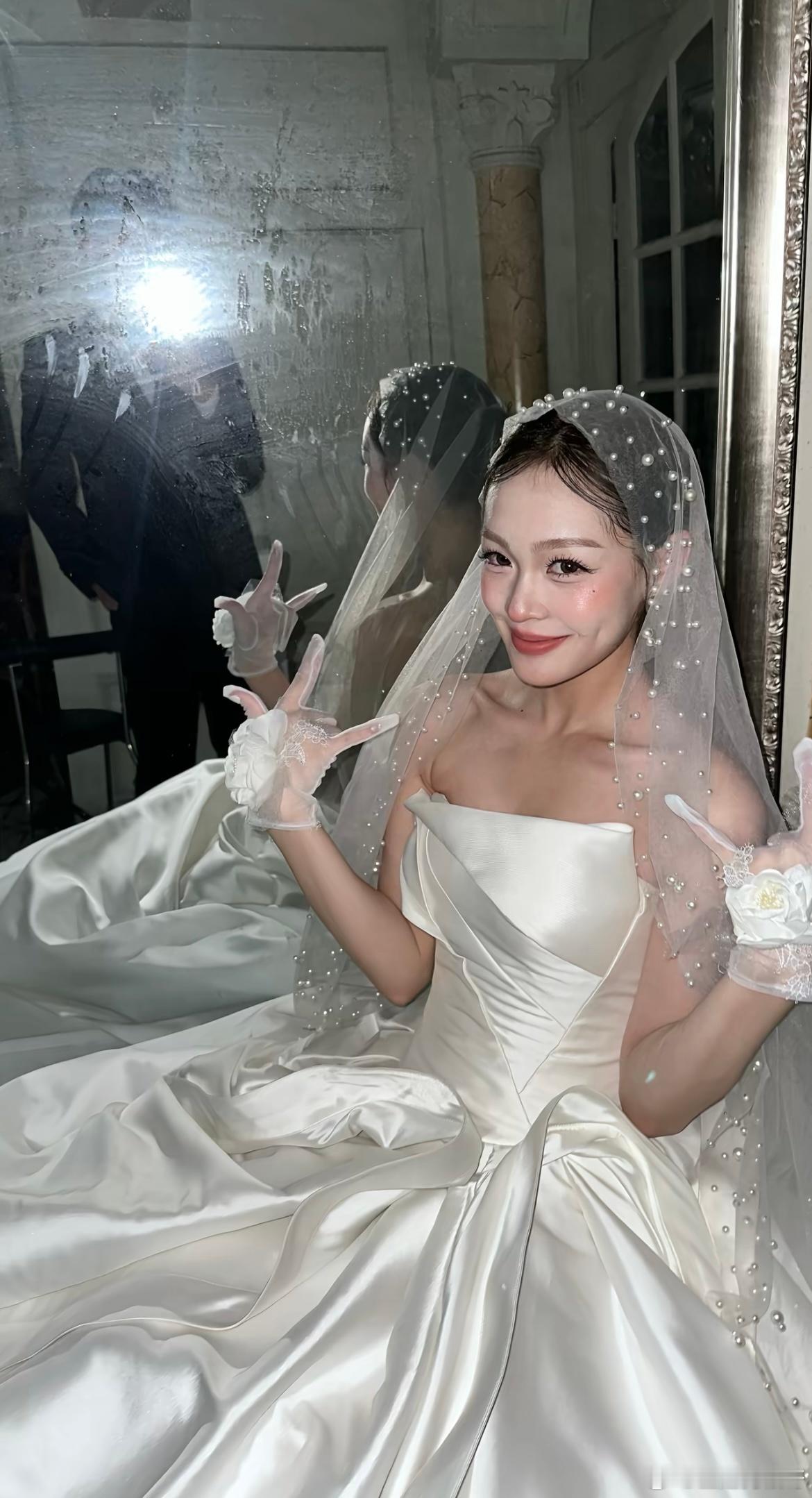 和喜欢的男生去试了婚纱照 ​​​