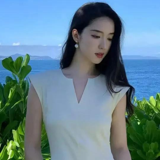 海边轻奢风，白裙飘飘，心旷神怡