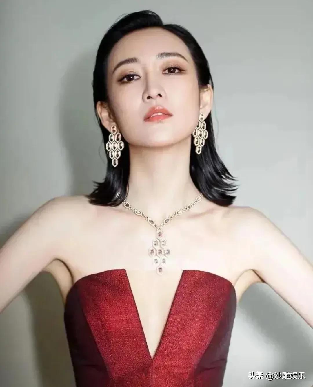 王鸥，深夜发文！


3月3日深夜，当大多数人都已进入梦乡时，王鸥突然在社交平台