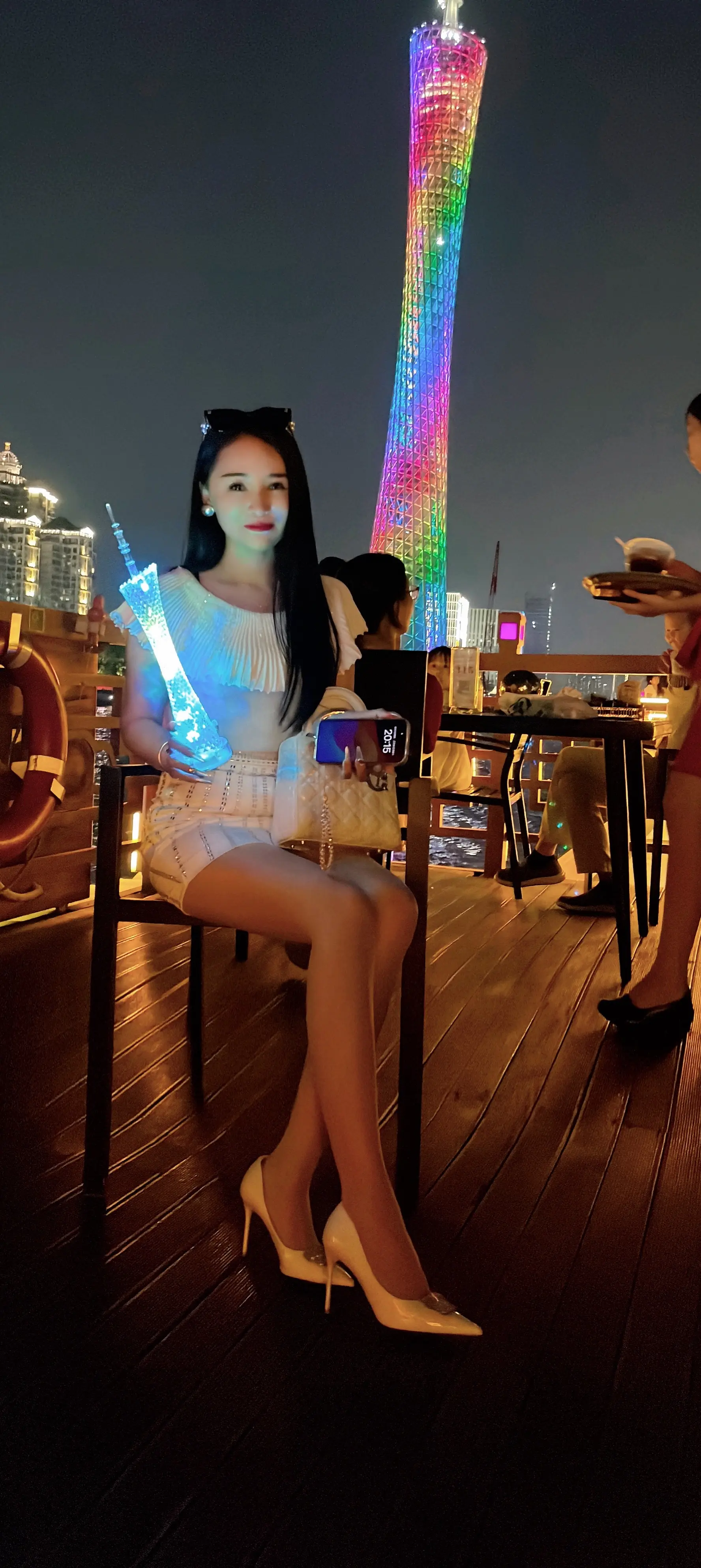 过去再好都成为过去，我们要向前看，对过去说再见。