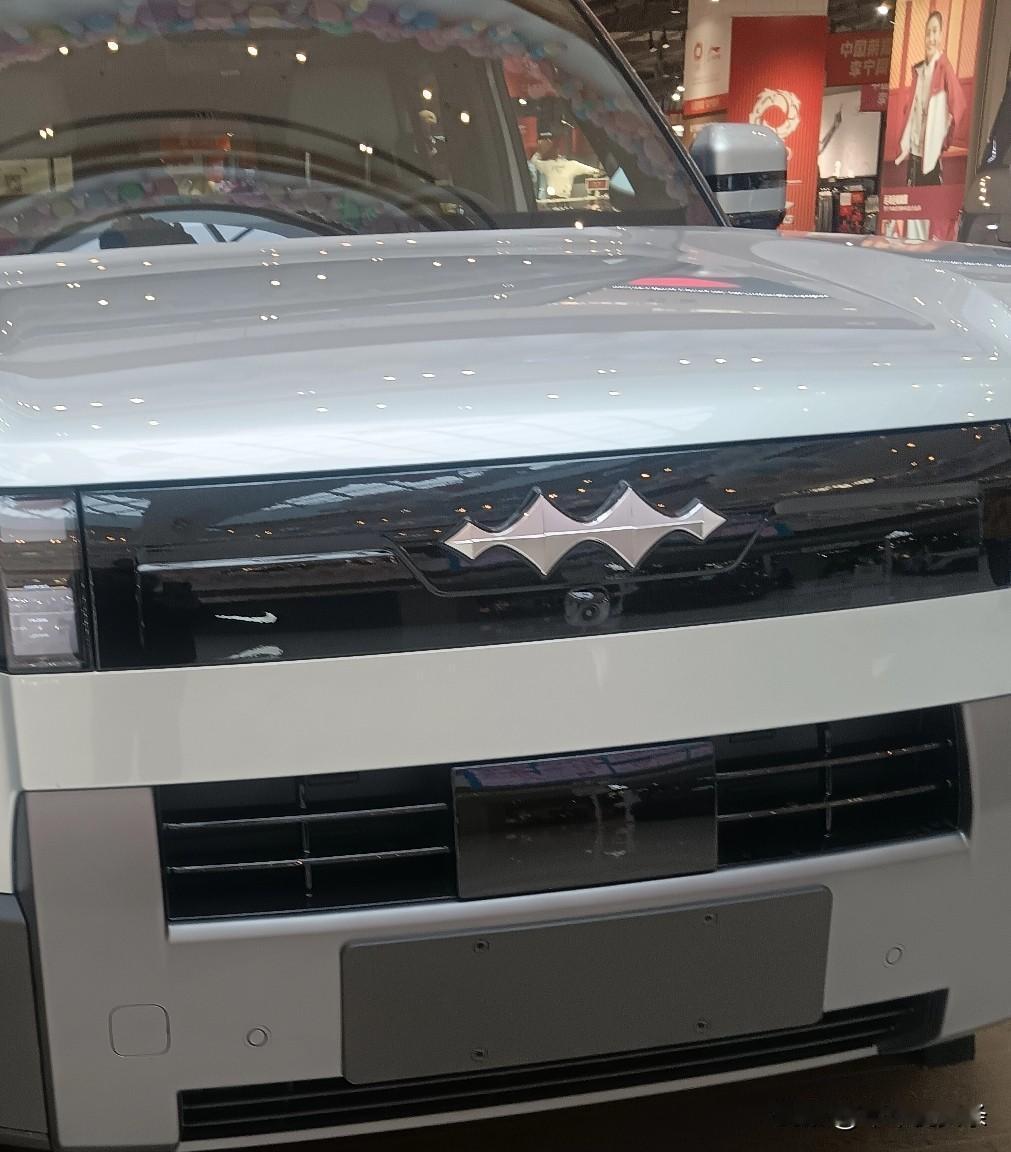 以前总觉得合资车香，这台国产大SUV，彻底被圈粉！这气场绝了，停在村口回头率百分