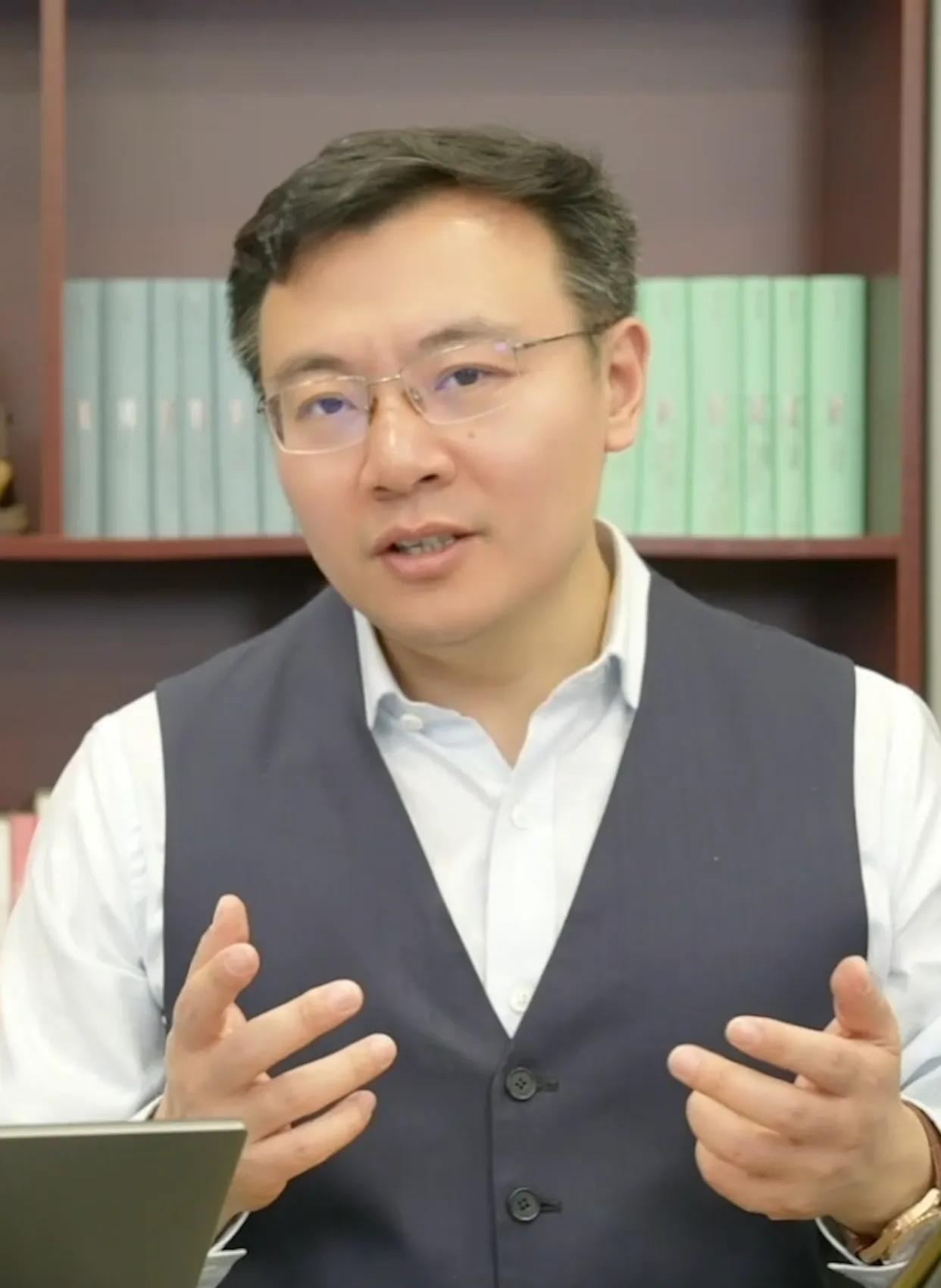 晨跑三公里，两百个俯卧撑，卷腹，哑铃，最好的休息是运动，正心正念，坚持做长期正确