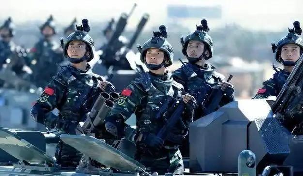 一位俄罗斯军事专家曾在接受采访时说了句大实话：中国的综合国力太强大了，美国始终不