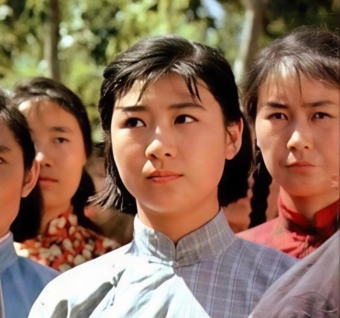 “天下第一嫂”——王馥荔
    1975年拍摄的电影《金光大道》妇女队长吕瑞芬