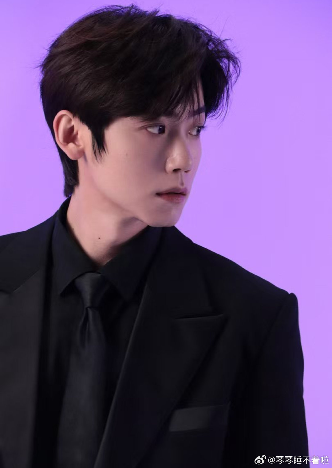 李卿 lq李卿 “在风华正茂的年纪遇见了你这束最温柔的光” 𝓘𝓃 𝓉 𝓸