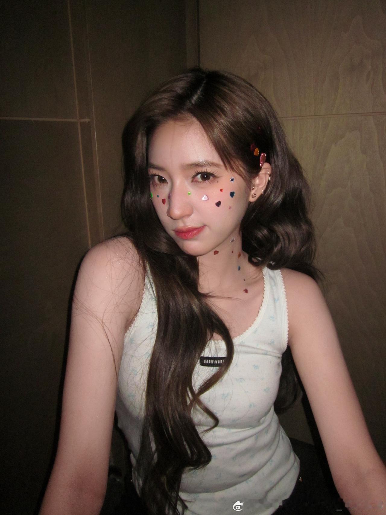 喜欢这个blingbling的娣娣[飞吻]
欧阳娣娣