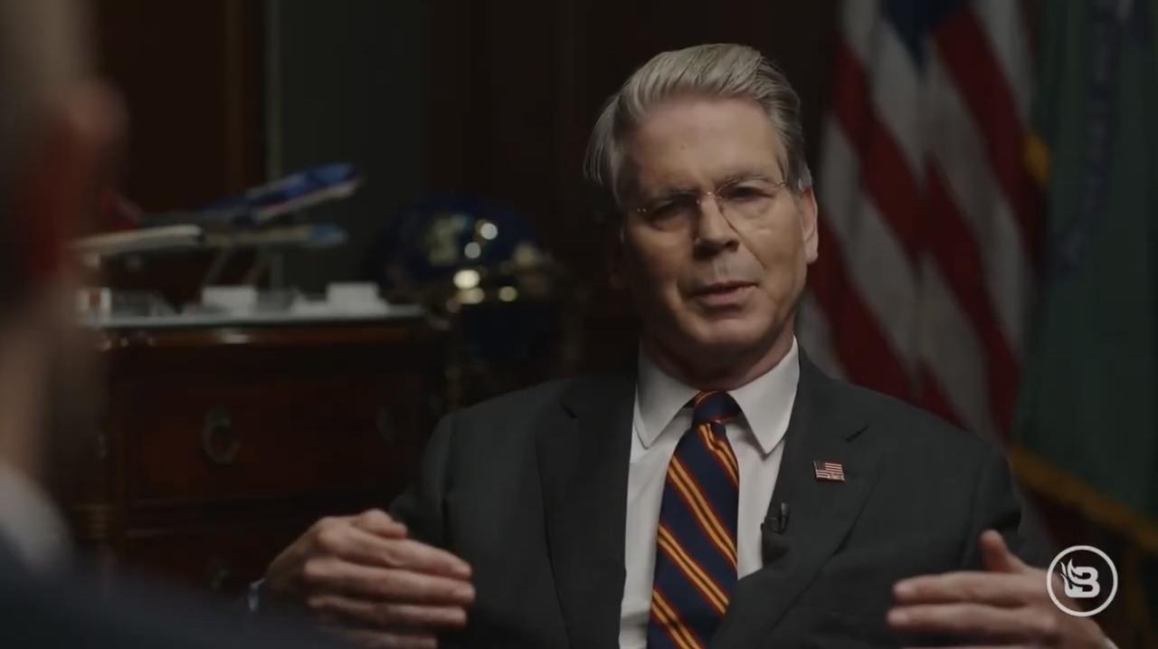 “蒂姆·沃尔兹是个懦夫。他是个懦夫……他害怕即将发生的事情，” 美国财政部部长贝