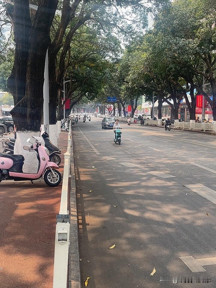 这个炒粉都 15 块的城市我已经不熟悉了！更何况那些人和那些事！