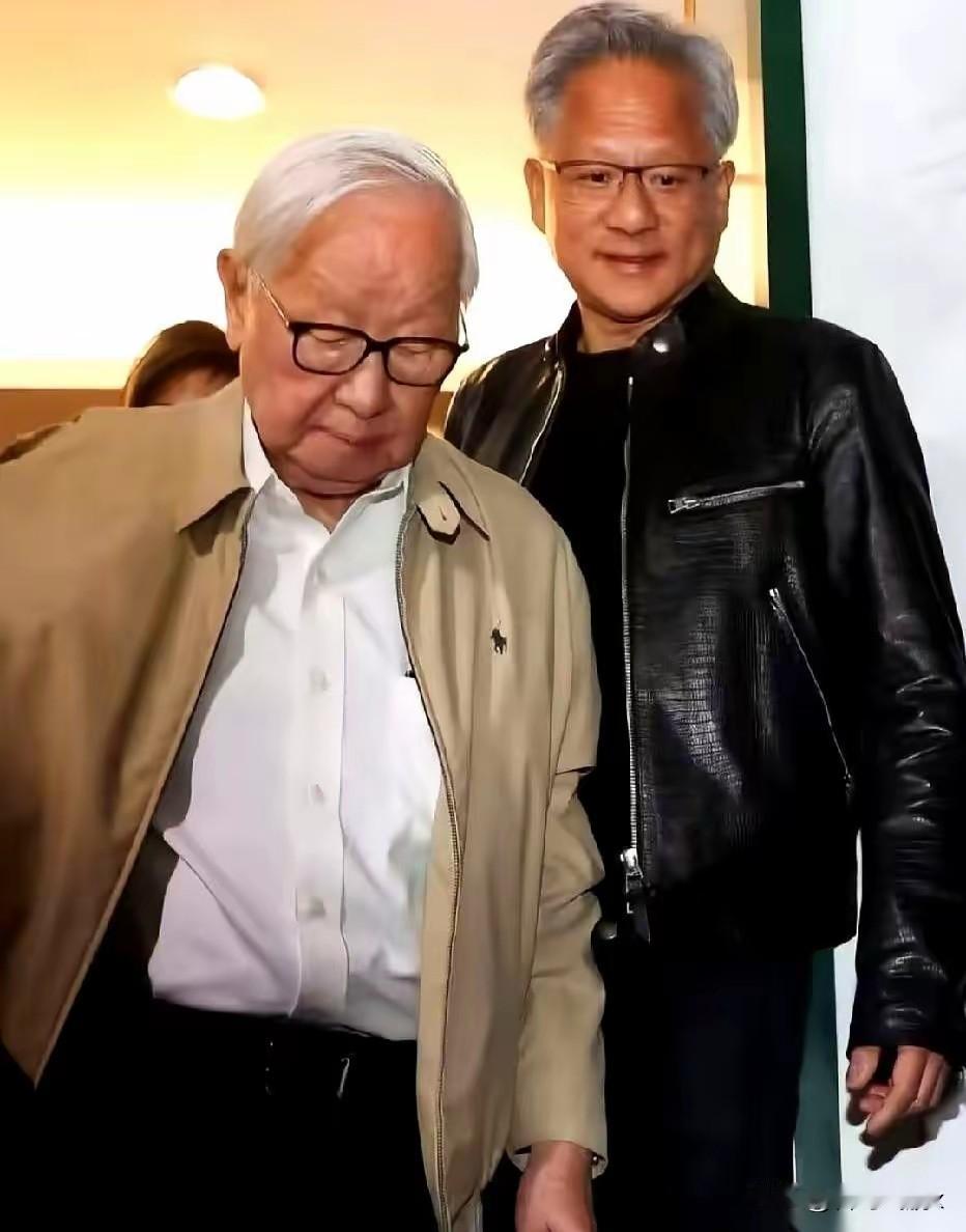 黄仁勋去见张忠谋。

一个，是现在全球AI芯片的老大，英伟达的老板。另一个，是台