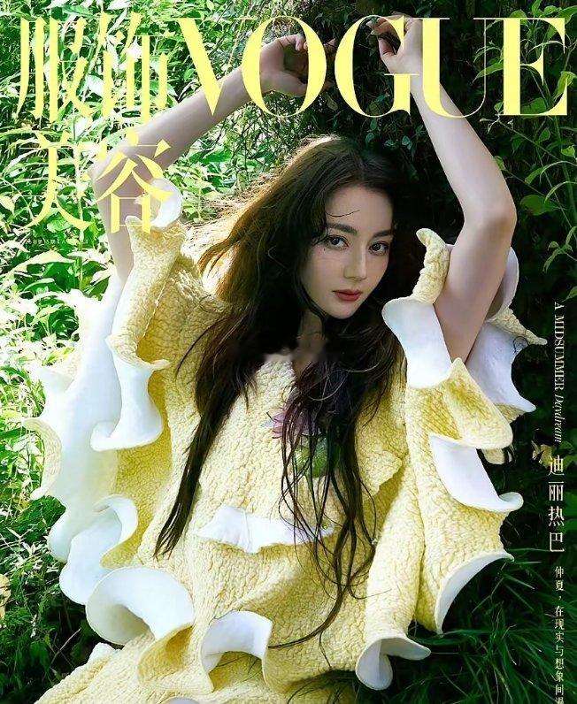 本以为杨紫拿了视后能拉开迪丽热巴一大截了，毕竟热巴最近播的几部剧确实不咋地，结果