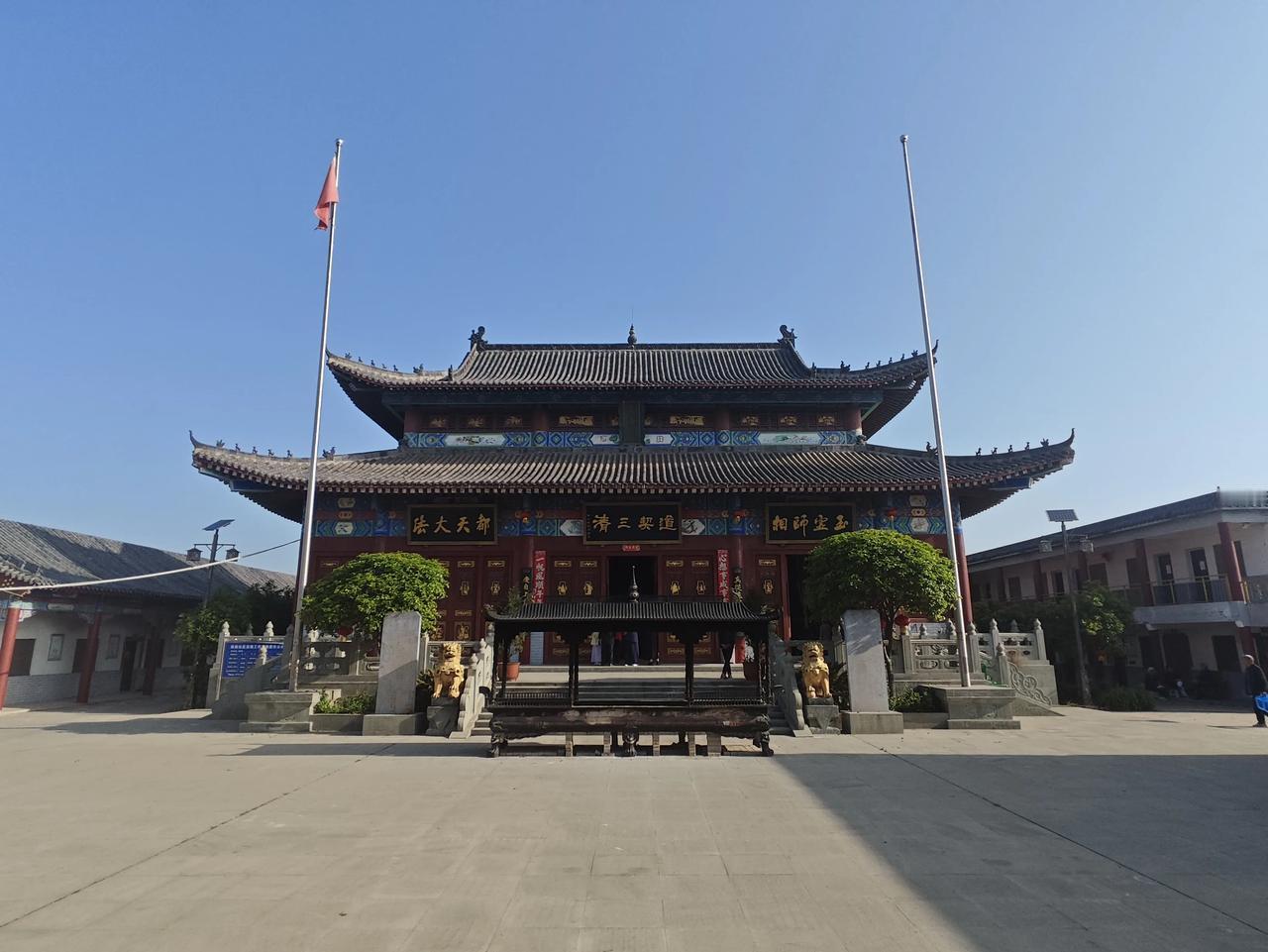 对许多一线教师而言，职称早已不只是一份荣誉，而是贯穿整个职业生涯的执念与重压。明