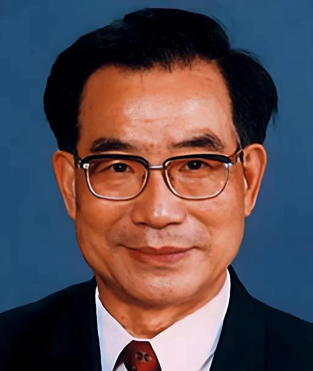 中国核反应堆及核电工程专家，中国科学院院士、俄罗斯工程院外籍院士，中国核工程公司