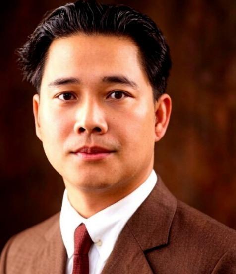 汪精卫老婆陈璧君，往他坟里灌了5吨碎钢铁，浇筑成一个铁疙瘩，以为能护他周全。结果