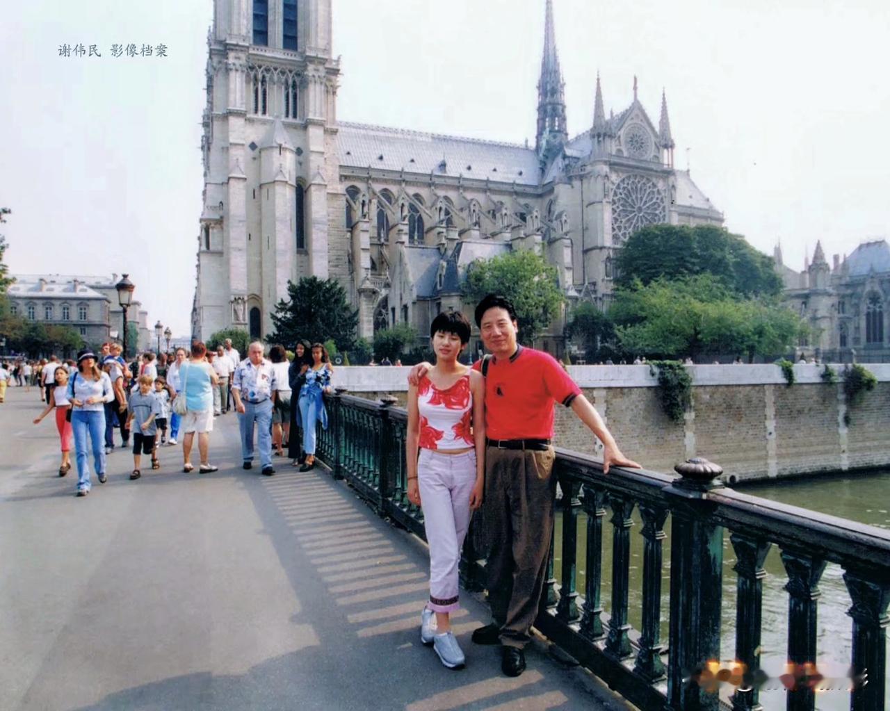 写在巴黎圣母院修缮完工即将重新开放的那刻
 旧照往事 2001年7月28日，我与