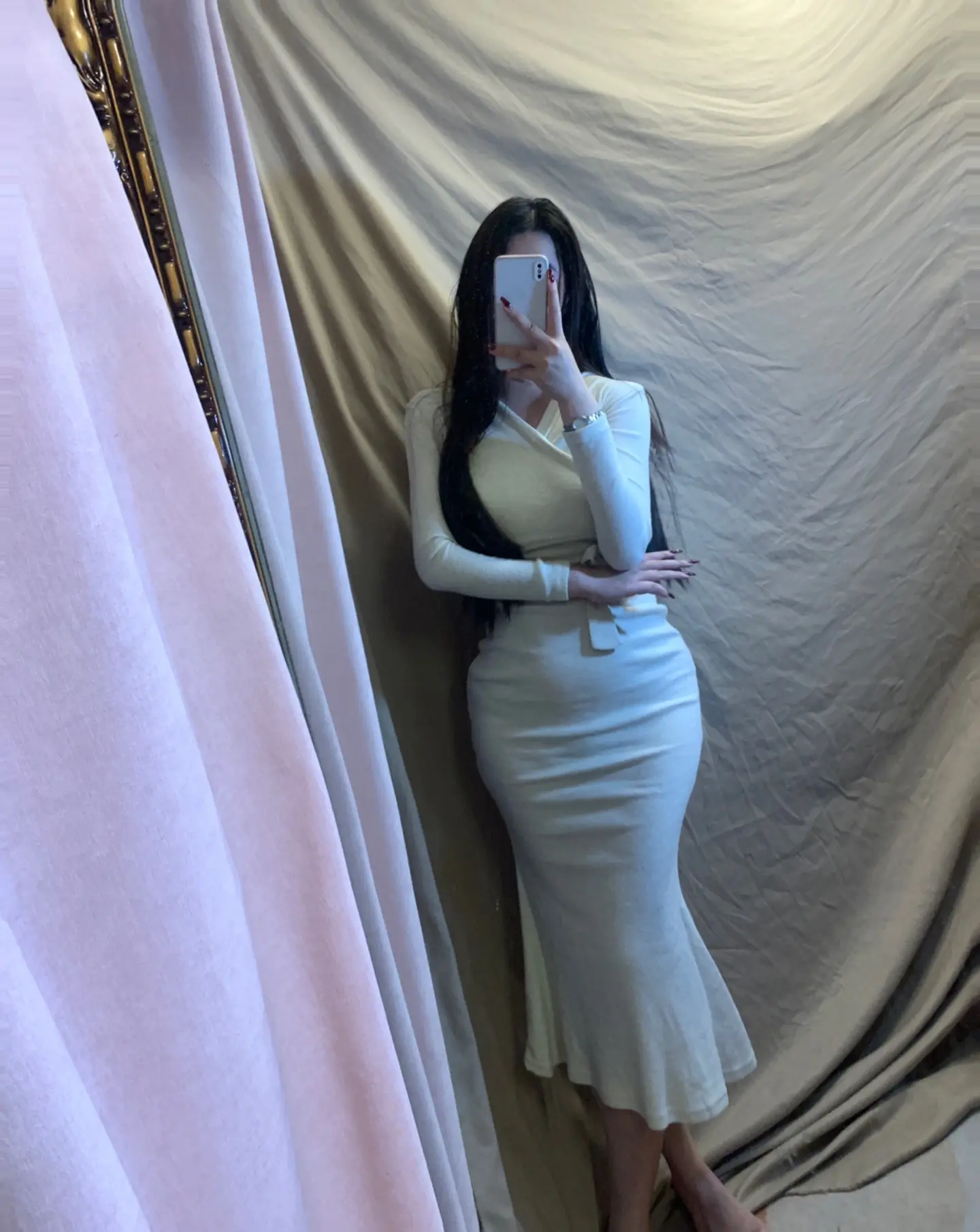 “如果不是生活也曾发生了翻天覆地的变化  谁会永远停更朋友圈 离别熟悉的城市 切断和身边的人一切的联系 选择一个不被认识 也不愿认识别人的平台 记录平凡的自己 ”