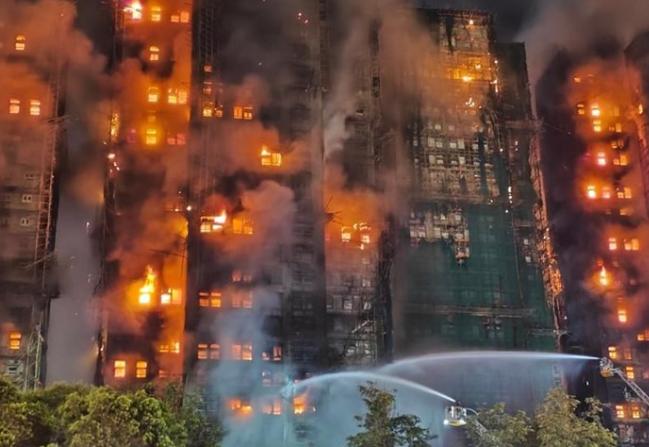 美国内华达州里诺附近的Hawk Fire一度烧到超过1.5万英亩、控制率为0%，