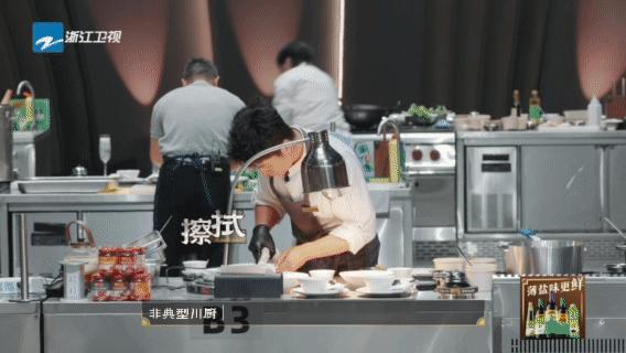 中餐混战川菜粤菜杀疯了百厨大战 整场赛事看点不断，重油重香的川味美食，遇上清鲜淡